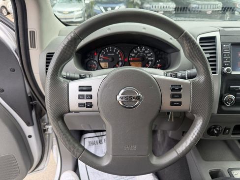Used 2019 Nissan Frontier SV AWD/4WD image 12