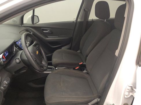 Used 2021 Chevrolet Trax LS w/ Tint and Cruise Package FWD image 17