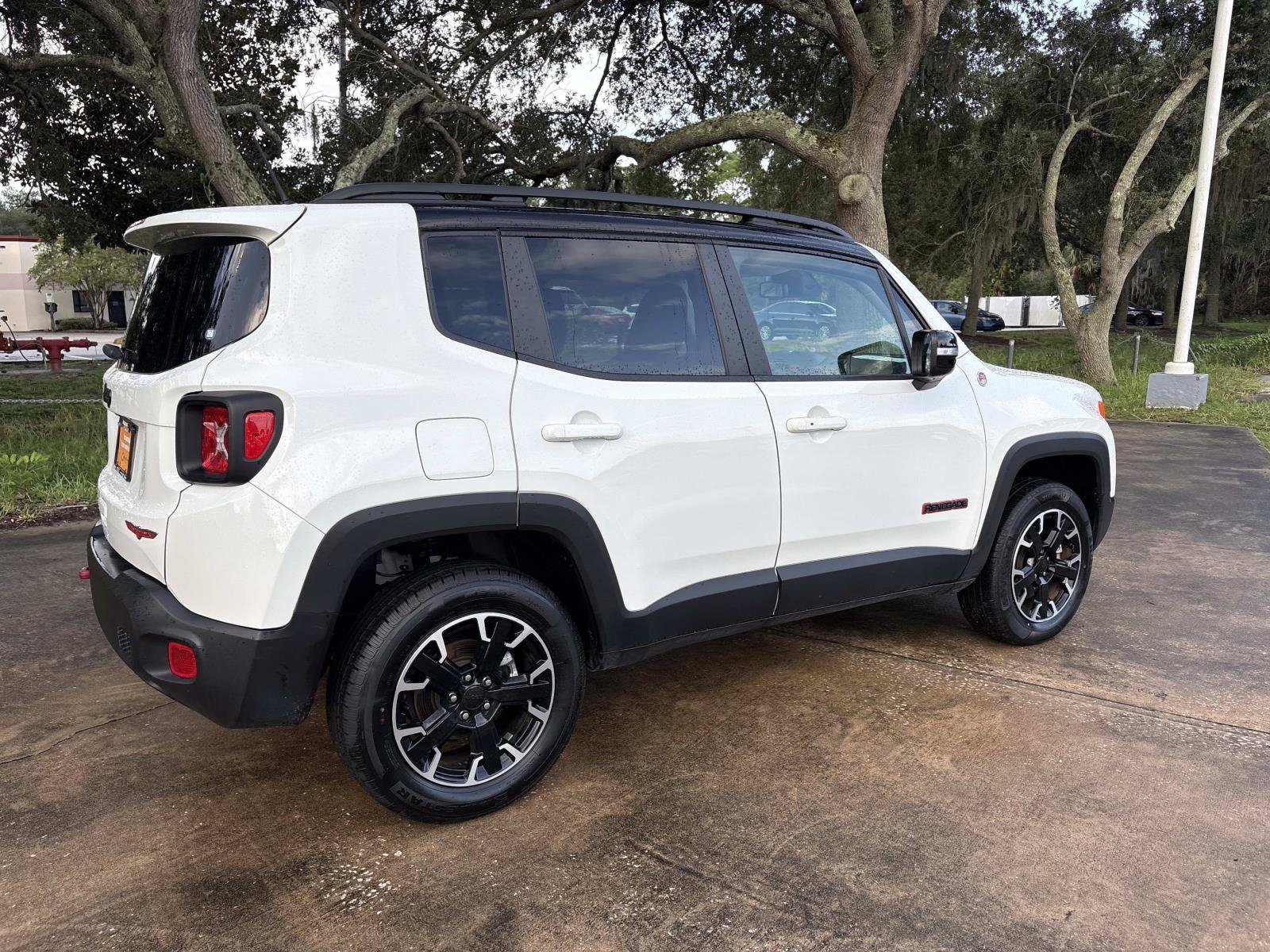 Certified 2023 Jeep Renegade Trailhawk AWD/4WD image 3