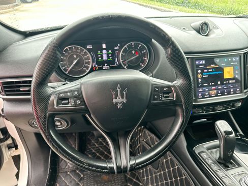 Used 2021 Maserati Levante AWD/4WD image 14