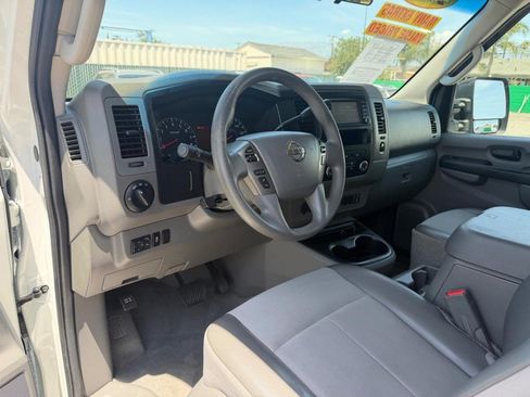 Used 2015 Nissan NV 3500 SV w/ Technology Package RWD image 16