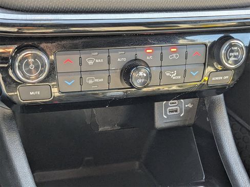 Used 2024 Jeep Compass Trailhawk image 23