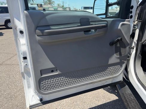 Used 2003 Ford F450 2WD Crew Cab Super Duty image 26