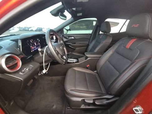 Used 2024 Chevrolet Trax RS FWD image 2
