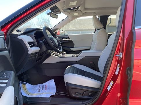 New 2025 Mitsubishi Outlander SE image 12