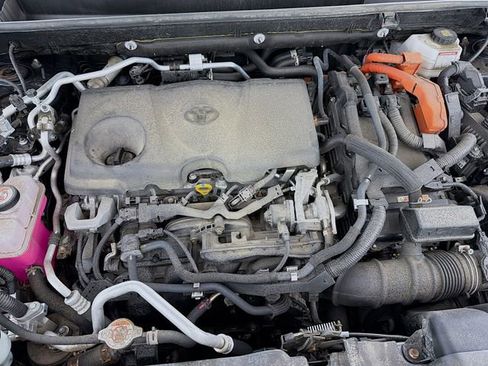 Used 2021 Toyota RAV4 SE w/ Weather & Moonroof Package image 29