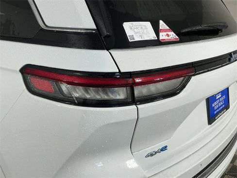 New 2025 Jeep Grand Cherokee Overland w/ Luxury Tech Group IV image 19