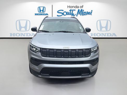 Used 2022 Jeep Compass Latitude w/ Convenience Group AWD/4WD image 2