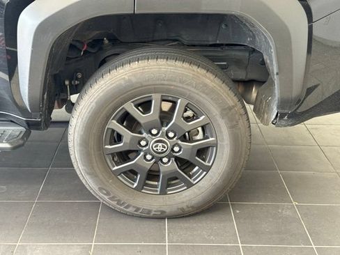 Used 2025 Toyota 4Runner SR5 AWD/4WD image 5