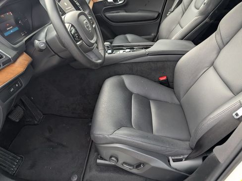 Used 2023 Volvo XC90 T8 Core AWD/4WD image 9