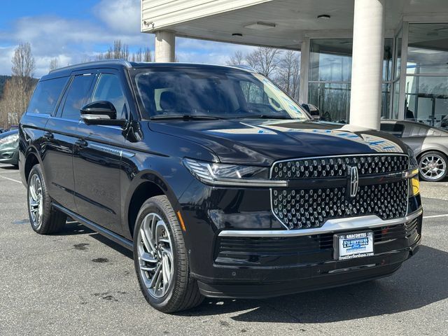 Used 2025 Lincoln Navigator L Reserve AWD/4WD image 8