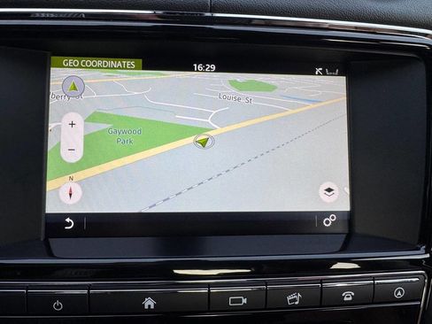 Used 2016 Jaguar XJ R-Sport image 19