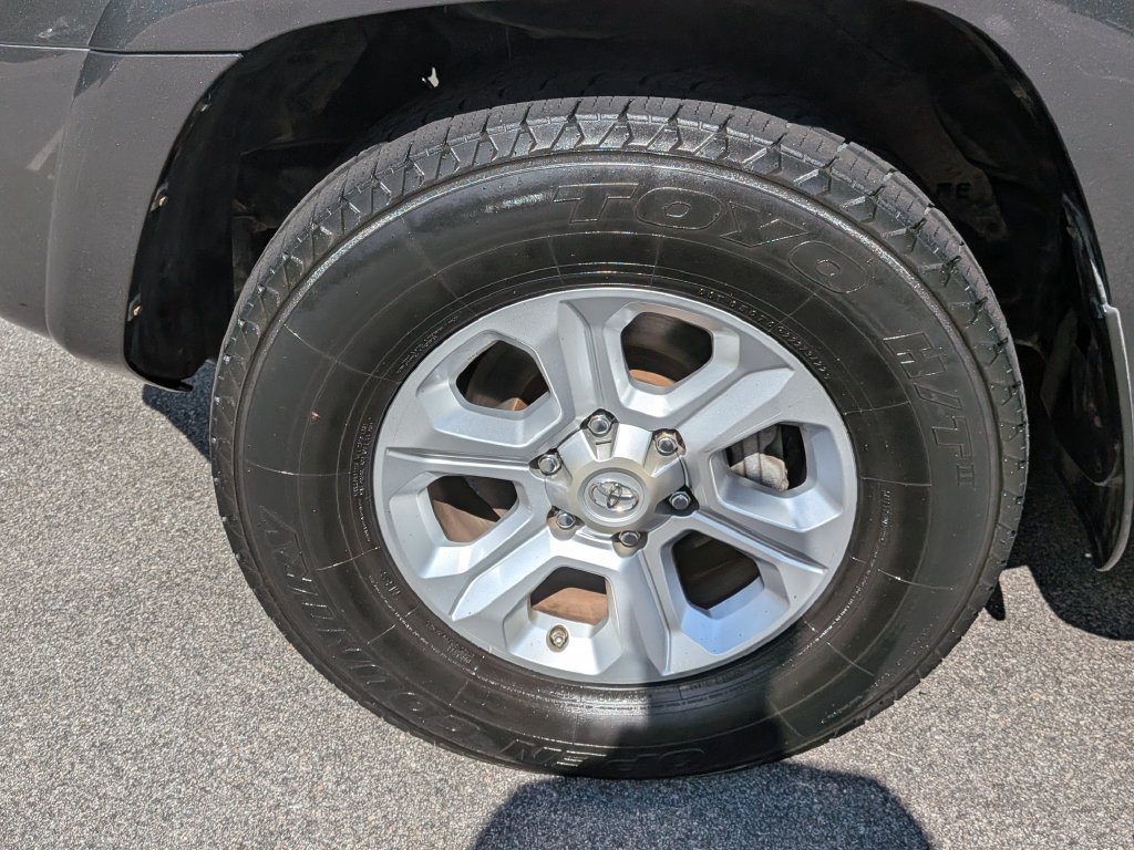 Used 2019 Toyota 4Runner SR5 AWD/4WD image 5