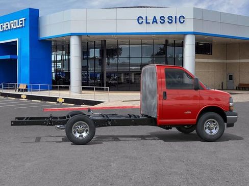 New 2026 Chevrolet Express 3500 RWD image 5