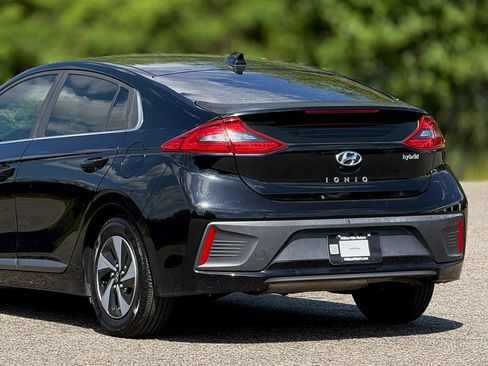 Used 2017 Hyundai Ioniq SEL image 16