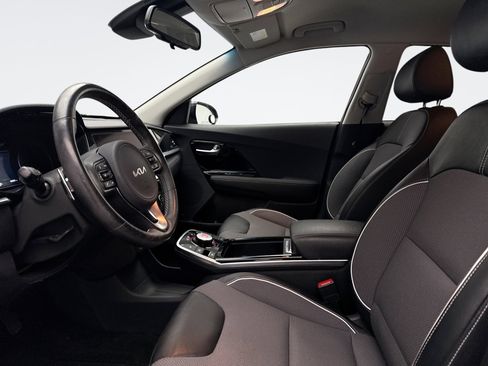 Used 2022 Kia Niro EX w/ Cold Weather Package image 9