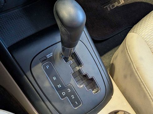 Used 2012 Hyundai Elantra GLS image 25