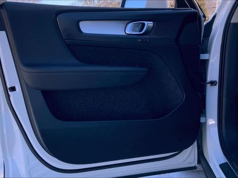 Used 2019 Volvo XC40 T5 Momentum image 21