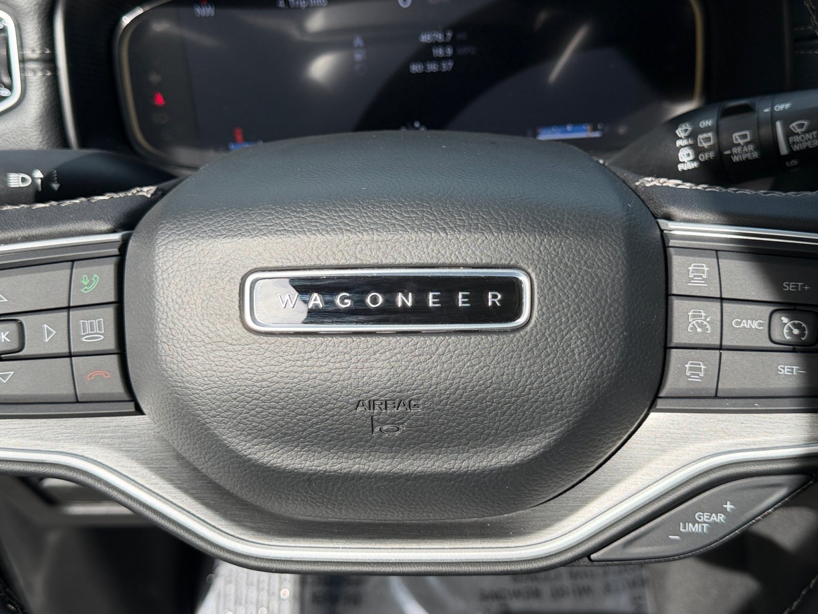 Used 2025 Jeep Wagoneer Series II AWD/4WD image 30