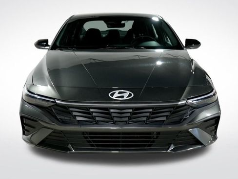 Used 2025 Hyundai Elantra SEL image 11