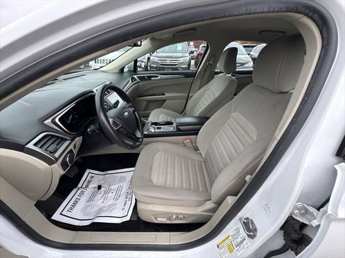 Used 2020 Ford Fusion SE FWD image 8