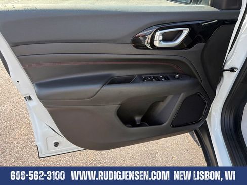 Used 2025 Jeep Compass Trailhawk AWD/4WD image 10