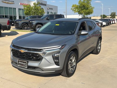 Used 2024 Chevrolet Trax LT w/ Driver Confidence Package FWD image 8