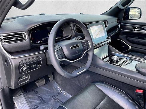 Used 2024 Jeep Wagoneer 2WD image 14