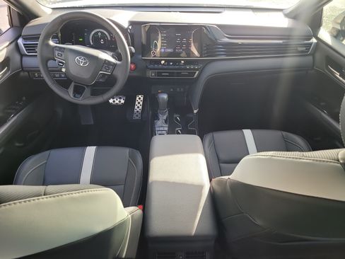 Used 2025 Toyota Camry SE FWD image 14
