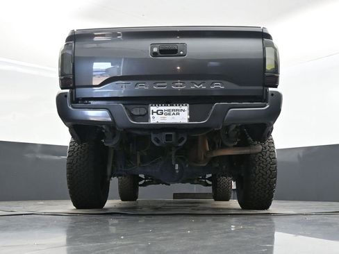 Used 2020 Toyota Tacoma TRD Off-Road image 40