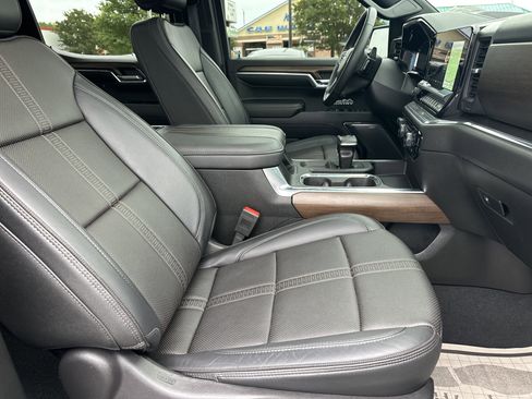 Used 2024 Chevrolet Silverado 1500 High Country w/ Technology Package AWD/4WD image 14