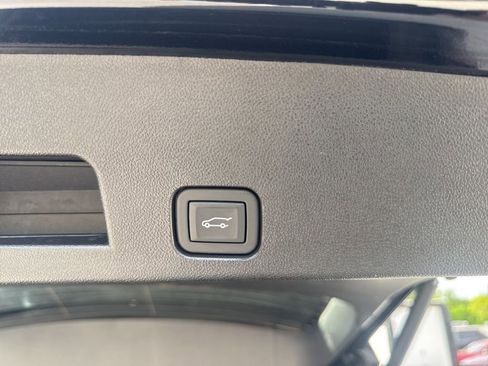 Used 2024 Chevrolet Traverse LT FWD image 26