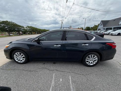 Used 2016 Nissan Altima 2.5 S w/ Power Driver Seat Package FWD image 2