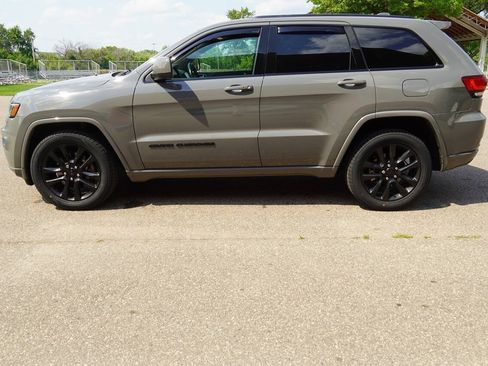 Used 2021 Jeep Grand Cherokee Laredo X AWD/4WD image 5