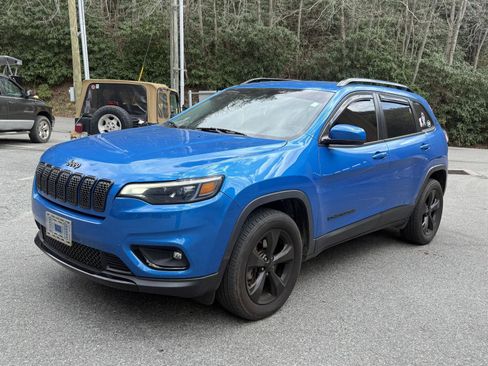 Used 2020 Jeep Cherokee Latitude Plus image 2