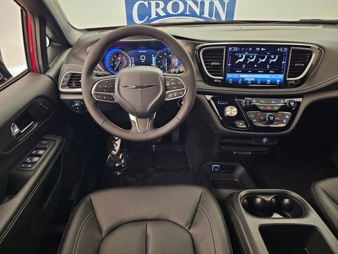 New 2026 Chrysler Pacifica Select image 17