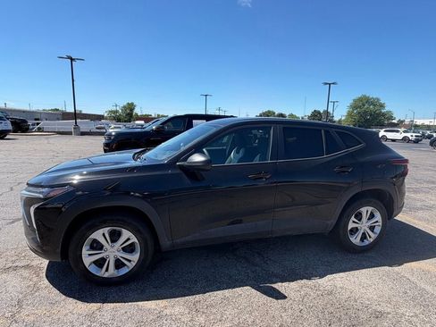 Used 2025 Chevrolet Trax LS FWD image 3