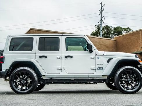 Used 2024 Jeep Wrangler Unlimited Sahara AWD/4WD image 6