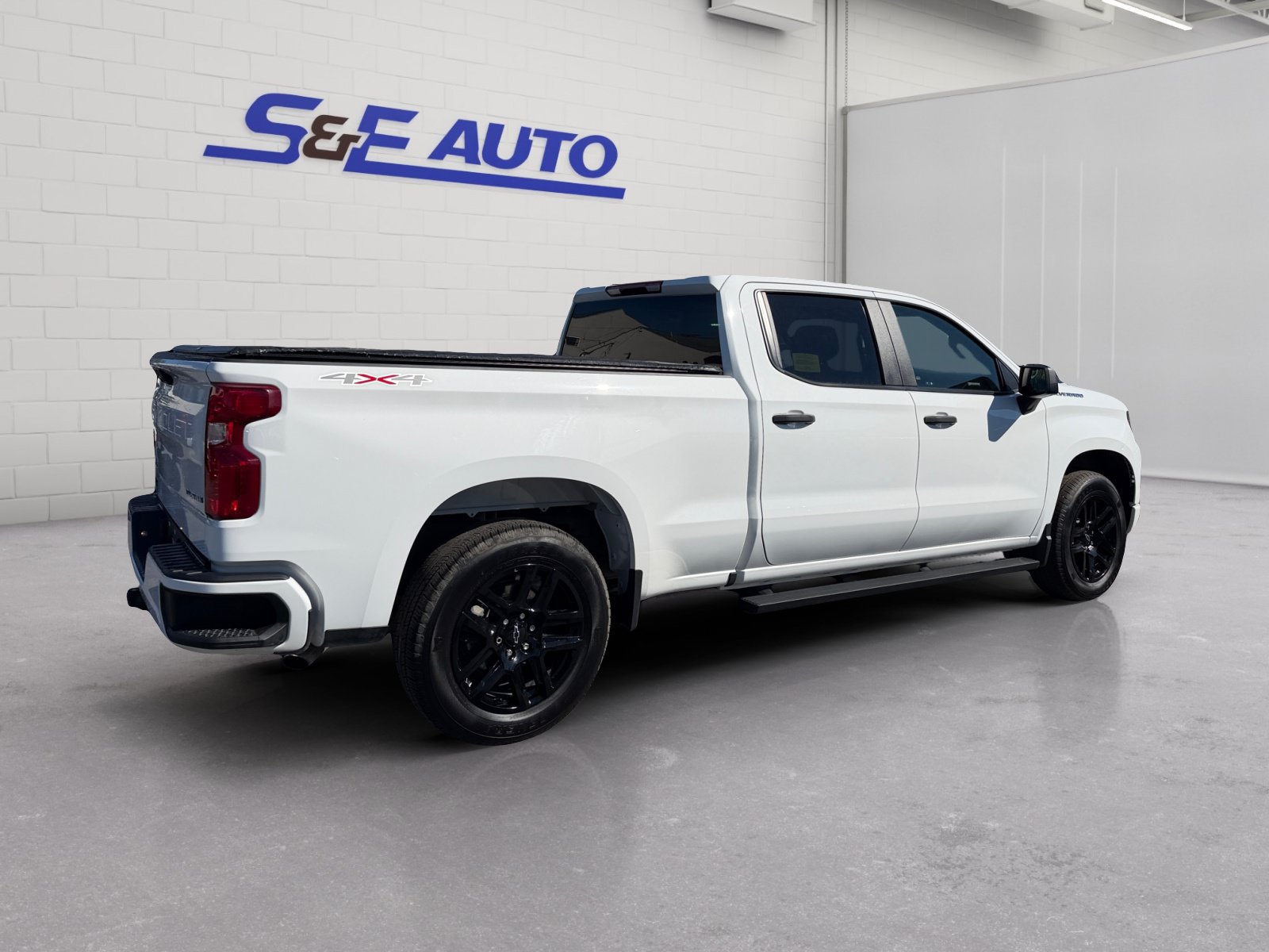 Used 2024 Chevrolet Silverado 1500 Custom AWD/4WD image 4