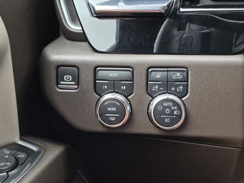 Used 2024 GMC Sierra 1500 SLT AWD/4WD image 18