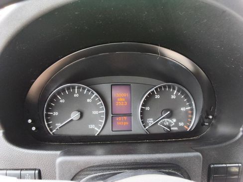 Used 2013 Freightliner Sprinter 2500 RWD image 14