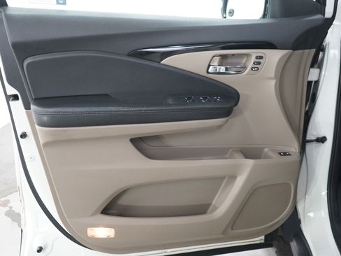 Used 2016 Honda Pilot Touring image 24