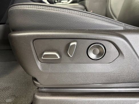 Used 2025 GMC Yukon Denali image 17