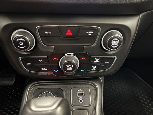 Used 2018 Jeep Compass Trailhawk image 16