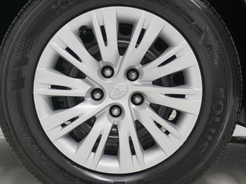 Used 2012 Toyota Camry LE image 21