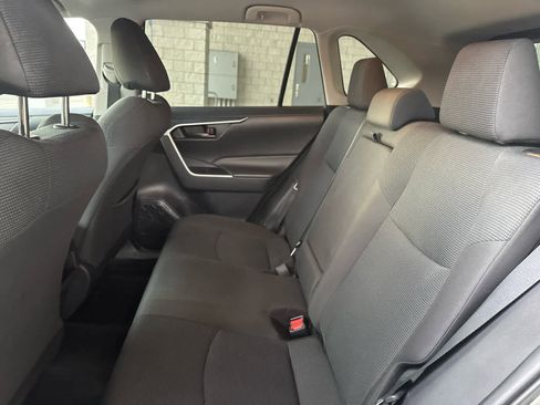 Used 2021 Toyota RAV4 LE image 28