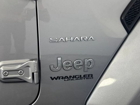 Used 2021 Jeep Wrangler Unlimited Sahara w/ LED Lighting Group AWD/4WD image 40