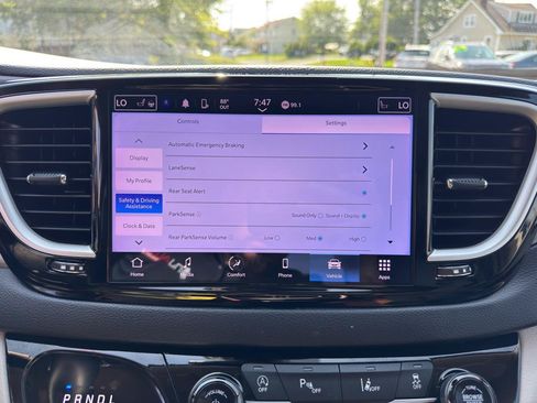 Used 2023 Chrysler Pacifica Touring-L FWD image 68