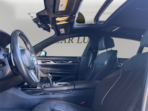 Used 2021 BMW 750i xDrive w/ Executive Package image 9