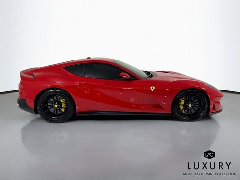 Used 2018 Ferrari 812 Superfast image 5
